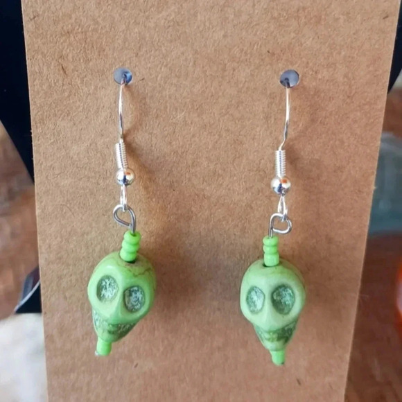 Set of really cool skulls earrings NWT...925 silver - Picture 1 of 2